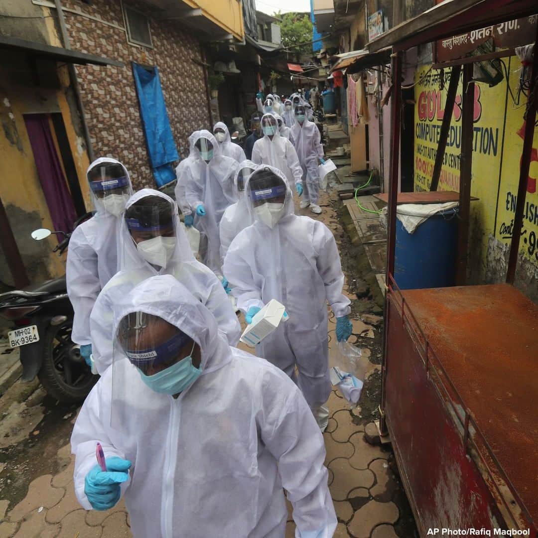 ABC Newsさんのインスタグラム写真 - (ABC NewsInstagram)「Health workers arrive to administer a free medical checkup in a slum in Mumbai, India.  India has the fourth most COVID-19 cases in the world after the U.S., Russia and Brazil. #india #coronavirus」6月29日 17時46分 - abcnews
