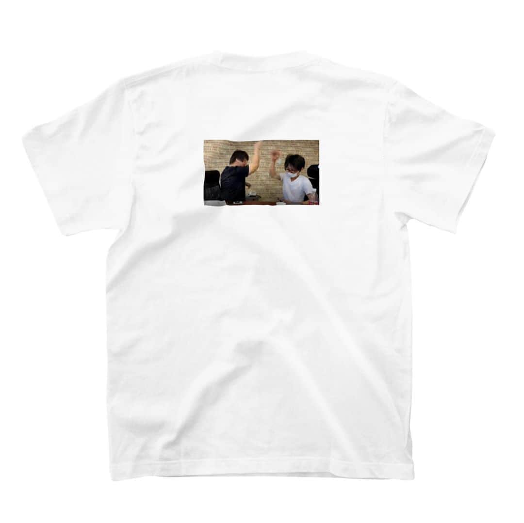サーヤのインスタグラム：「宝塚ハイタッチTシャツ #運気アップ #背面にハイタッチ #胸元にロゴ #SUZURI」