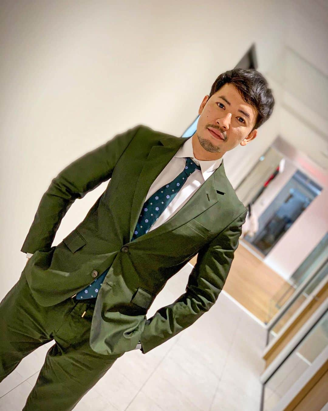 小柳津林太郎さんのインスタグラム写真 - (小柳津林太郎Instagram)「Was officially approved as an outside board of director of Trenders, Inc. Will do my best to increase corporate value!  本日開催された、トレンダーズ（株）【証券コード：6069】第20回定時株主総会にて、社外取締役に選任されました。  昨年から顧問として務めさせて頂いてましたが、よりいっそうの企業価値向上に向けて、僕が出来ることを精一杯頑張ります。  本業のGhostでも色々仕込み中ですが、上場企業の役員として、襟をダダして、改めてビジネスの世界で精進します。  引き続き応援よろしくお願いします。  Suits @paulsmithjapan  Shirt @barneysny  Tie @chanelofficial  久々にスーツ着ました😇バチェラー以来かも...w  #小柳津林太郎 #株主総会 #トレンダーズ #ビジネス #ビジネスマン #スーツ #suits #paulsmith #barneysnewyork #chanel #バチェラー #バチェラージャパン #rinstagram #staygold」6月29日 17時55分 - rinsta_gram1002