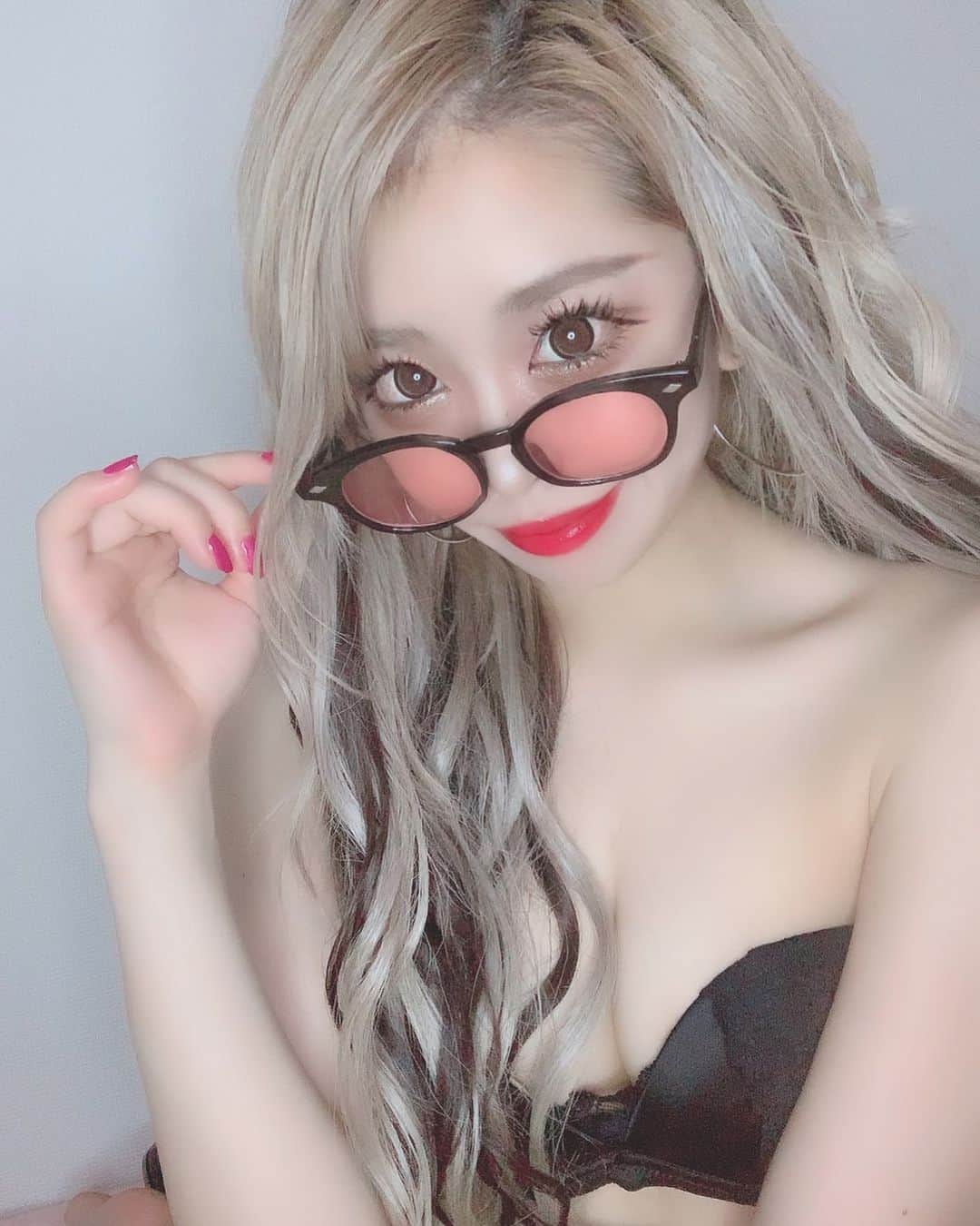 あんじゅのインスタグラム：「♡ ． 今日はお休み頂いてます( ˘꒳​˘ )✌🏻 ． ． 久しぶりの家族DAY幸せです😌💞💭 ． ．  #Burlesque #バーレスク #バーレスク東京 #大阪 #バーレスク大阪 #北新地 #ミナミ #キャバクラ #ホスト #歌舞伎町 #ダンサー #Japanesegirl #自発ください  #ロリ顔 #グラビア  #ガンメッシュ #ギャル #加工厨 #量産型 #太もも #むちむち #低身長女子 #雰囲気詐欺 #雰囲気好きな人いいね #自撮り界隈  #1mmでもいいなと思ったらいいね #被写体  #地雷女 #ギャルメイク #アッシュグレー」