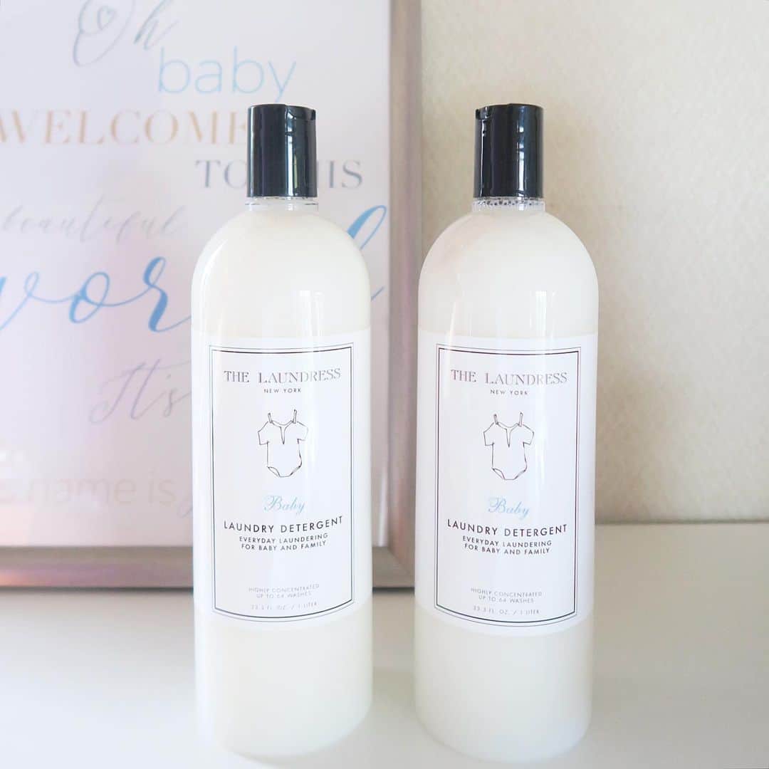 のインスタグラム：「baby用洗剤はTHE LAUNDRESSのものを♡お祝いにリクエストすると2本も揃えてくれました（；＿；）お気に入りのお洋服専用にして大切に使おう♡ #thelaundress#ランドレス#洗剤」