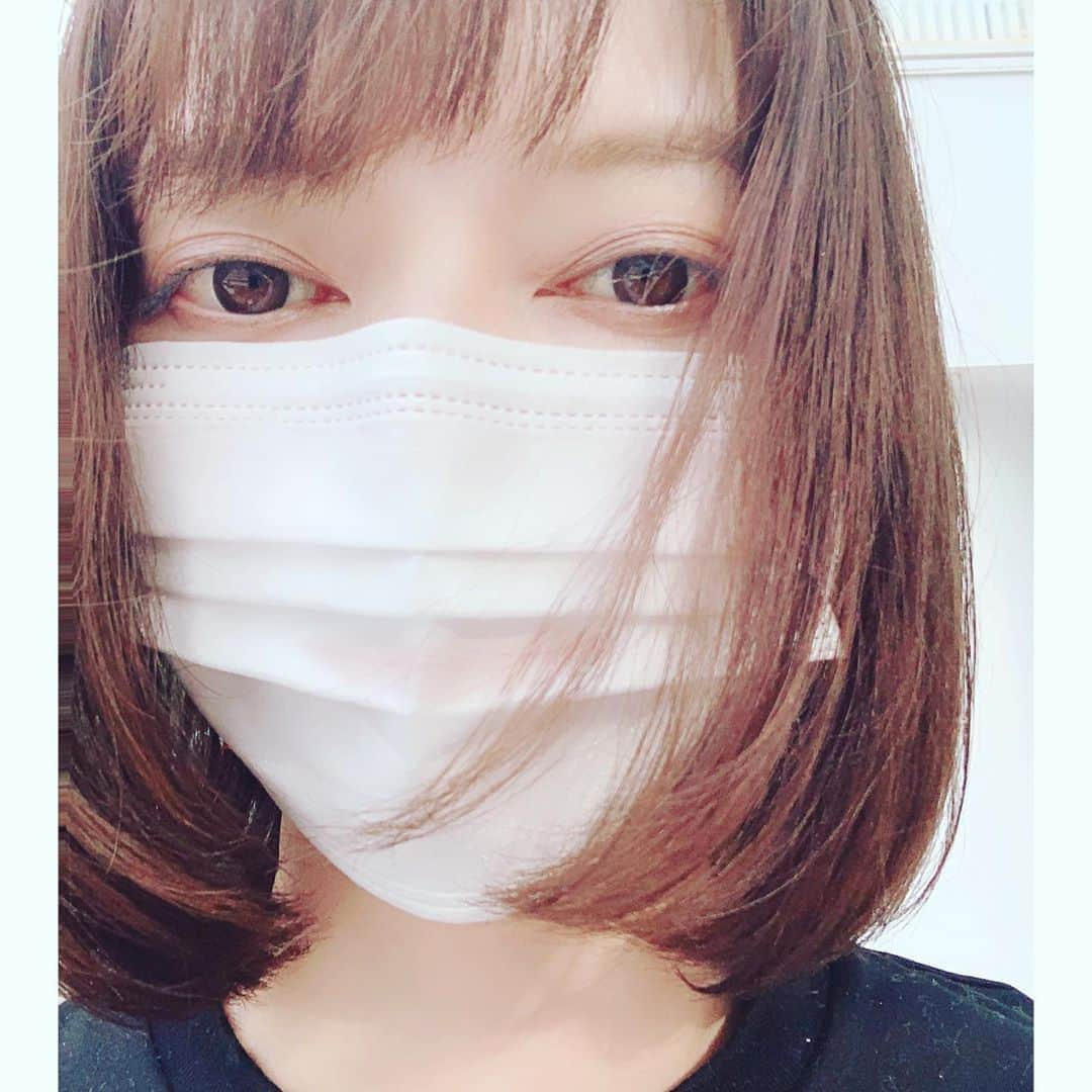 朝夏まなとさんのインスタグラム写真 - (朝夏まなとInstagram)「. .  もうすぐ7月ですねー☀️ はやい😳  ということで、今週の金曜日7月3日は #preciousmoment  ですよー✨  #浦井健治 さんと、#平方元基 さんの司会でソング&トークします☺︎ かなりおもしろくなりそうな予感…。 波乱万丈な予感…。笑。  当日券は出ません😭 なので、ぜひ！配信でご参加くださいね🥰 7月3日の19時から ご参加お待ちしてまーす🌟  #0703 #赤坂ACTシアター #ほんとに暑いね😵 #まだまだマスクして #気をつけよう #2枚目の写真 は #歌稽古 終わりの #ソーシャルディスタンス 🤸‍♀️ #歌ってみたかったあの曲 #歌います 🎤 #朝夏まなと」6月29日 17時57分 - asaka_manato_official