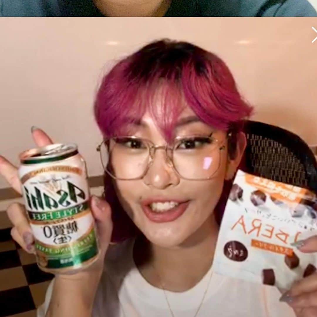 レイチェルのインスタグラム：「先週のインスタLIVEも、  見て下さった皆様ありがとうございました！  そして、ゲストで来て下さった、  シンガーのKIRAさんと同期の服部ひで子ちゃんも、  本当に本当にありがとうございました！  日曜日のお昼にやった浅香あき恵姉さんとのインスタLIVEも含めて、ホンマに全部楽しかったです！  とゆーことでまた今週末も、  宜しくお願いしマウストゥーマウス！！！！！ 😆😆😆😆😆🎶🎶🎶🎶🎶✨✨✨✨✨✨ #吉本自宅劇場 #吉本新喜劇 #レイチェル #インスタライブ #毎週土曜日 #みんなで一緒にKP企画 #とか言っちゃって #😋✨✨✨」