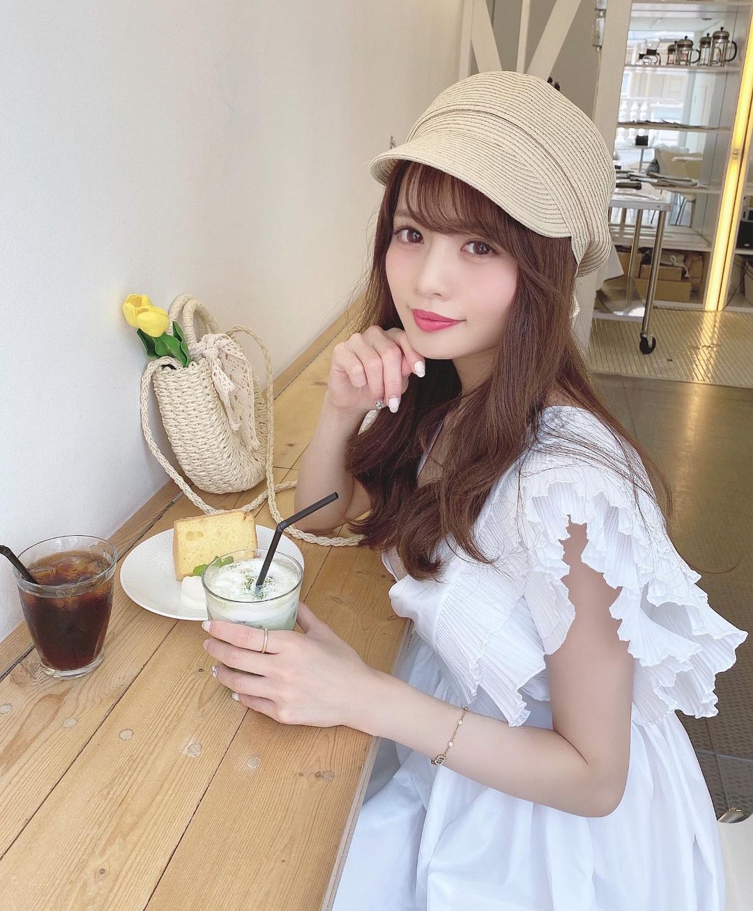 Isakoさんのインスタグラム写真 - (IsakoInstagram)「代官山の気になっていたcafe💗 cafefacon☕️ . ひこにゃんと @hikonyan0909 行って来たよ🥰 久々に会えて嬉しすぎた💕 . カフェは韓国のカフェみたいに可愛くて おすすめです💫 . . このフリルのワンピースとってもお気に入り💕  @beautifulsail_official のもの👗 . . . . #代官山カフェ#東京カフェ#シフォンケーキ#キャスケット#海外インポート#セレクトショップ#キャセリーニ#casselini#チューリップ#ホワイトコーデ#beautifulsail#マキシワンピース#ロングワンピース」6月29日 18時10分 - ichaaako