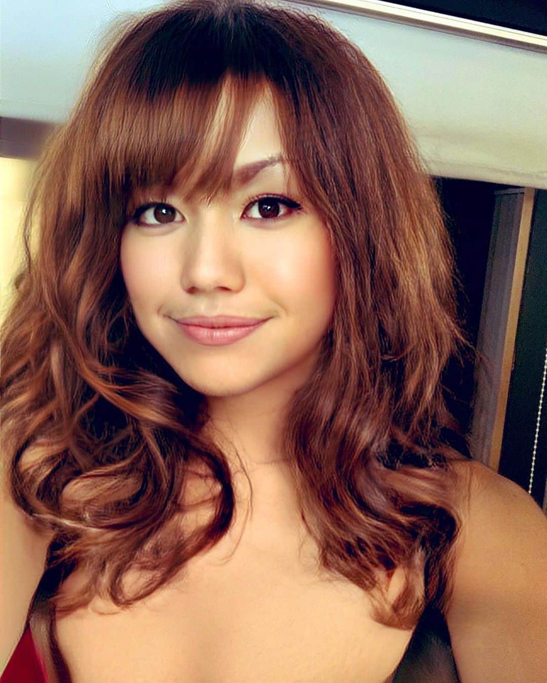 マキシマム ザ ホルモンのインスタグラム：「数年に一回この女性化アプリ流行るけど、毎回りょっくんいい女化しても、やっぱり姉を感じて萎える！ 2枚目が若返り化させて顔をサッパリさせたやつ。こんなキャラだったらもっと違うまともな音楽やってたんでしょね。　 byマキシマムザ亮君」