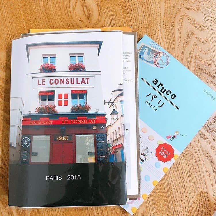 しまうまプリント【公式】フォトブック無料企画開催中さんのインスタグラム写真 - (しまうまプリント【公式】フォトブック無料企画開催中Instagram)「旅のしおりとして🇫🇷 ・ ・ 本日ご紹介するのは @photobookchino さまの フォトブックです✨ ・ 2018年のフランス旅行の際に作成頂いた 旅のしおりフォトブックをご投稿頂きました✈️ ・ 旅行で訪れたい場所や食べたいものを 詰め込んだフォトブックを携えて 旅を楽しまれたようですね😊 ・ 旅が終わった後は チケットやパンフレットをフォトブックに挟んで保存✨ ・ このフォトブックを見れば 旅の思い出を鮮明に思い出せそうです ・ ・ しまうまプリントのフォトブックは 写真だけではなく文章も簡単に入れることが出来ます🦓 今回のように旅のしおりとして使うのはもちろん、 日記として使うのもおすすめですよ😊 ・ ・ @photobookchino さま、 素敵なご投稿ありがとうございました！ ・ ・ ・ #しまうまプリント #しまうまフォトブック #フォトブック #写真プリント #写真 #アルバム #フォト #フォトアルバム #🇫🇷 #フランス #パリ #旅行#海外 #旅行日記  #トラベル #海外旅行 #旅行写真 #旅の思い出 #旅スタグラム Repost from @photobookchino ・・・ 週末、机周りを片付けていたら、 2018年夏のパリ旅行の紙ものが、袋に入ったまま出てきました。 チケット類は、#officelens で写真撮ってデータ保存。#おもいでばこ のその日付のところに入れました。 パンフレット類はスキャンするのもちょっと面倒だったので、旅行前に#しまうまフォトブック で作り、旅行に持って行った#旅のしおり の間に挟み込みました。糊付けするには空白のページが少なかった。けど、そのうち気分がのったら貼るかも。 #旅の記録  は、#フォトレボ  のA5ソフトカバーで#フォトブック を作っているので、この2冊があれば、昨日のことのように旅を思い出せます。  あー、結局、#紙もの捨てられない  #旅ノート #旅ノートとは言えないお粗末なもの  @shimaumaprint  @photorevo_i  #写真整理」6月29日 18時36分 - shimaumaprint