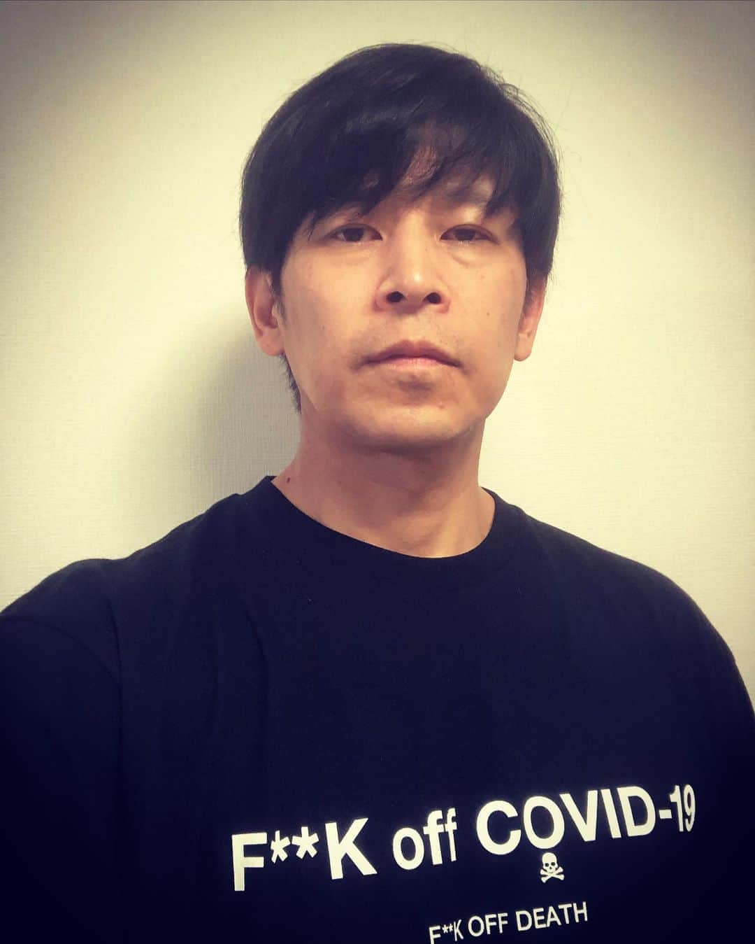 宮上元克のインスタグラム：「BLACK HONEY CHILI COOKIEのメッセージTシャツ FxxK off COVID-19 FxxK OFF DEATH Message by Hiromu Takahara ( @black_honey_chili_cookie ) ・2904567、COVID-19 Tee﻿ ・￥3,400＋税  #blackhoneychilicookie ▶︎OFFICIAL WEB STORE.﻿ https://blackhoney.shop/ ﻿ ﻿ ▶︎OFFICIAL SITE.﻿ https://blackhoney.jp/」