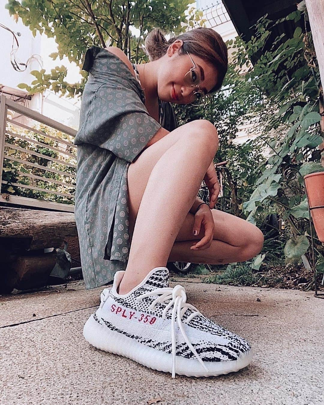 野中生萌さんのインスタグラム写真 - (野中生萌Instagram)「YEEZYyyyy thanks @adidastokyo 🖤🖤🖤 #yeezyboost350v2 #adidas 🥥」6月29日 18時50分 - nonaka_miho