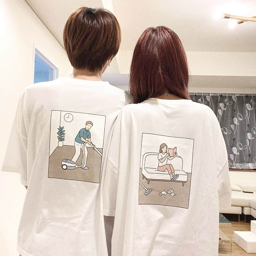 浦西ひかるさんのインスタグラム写真 - (浦西ひかるInstagram)「PairPairのお揃いTシャツ〜👼🏻 背中のデザインがつながってかわいい♡お掃除お掃除〜 生地めっちゃ気持ちいから家でずっと二人でお揃いでこれ着てる👶🏻👶🏻 デザインの中ではおたくんが掃除機かけてくれてる👵🏻 普段からどんどん掃除してください〜👵🏻 . #pairpair #ペアペア #プチプラコーデ #ペアルック #シミラールック #pairpair_pr」6月29日 19時01分 - uranishihikaru