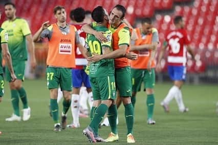 シャルレス・ジアス・ジ・オリベイラのインスタグラム：「Con estos chavales voy a la guerra siempre!!! Vamos @sdeibar 🔴🔵💪🤜🤛🤙😉」