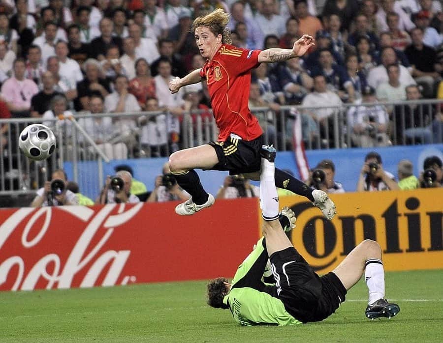 フェルナンド・トーレスのインスタグラム：「Hoy me acuerdo mucho de usted mister, de dónde veníamos y a dónde nos llevó: gracias por todo Luis #Euro2008」
