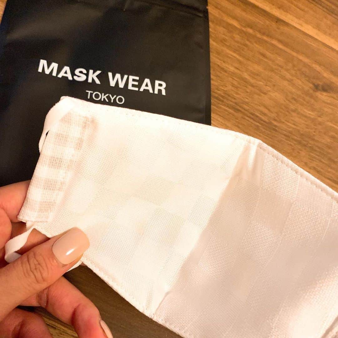 長沢美月さんのインスタグラム写真 - (長沢美月Instagram)「@mask.wear.tokyo のマスク😷 口の面はシルクが使われているから付け心地良し(^^) シルクってなんか高級感🥰 100種類あるから選ぶの一苦労でした。笑 #マスク #maskweartokyo #マスクに個性を #pr」6月29日 19時09分 - _mizuki_0212
