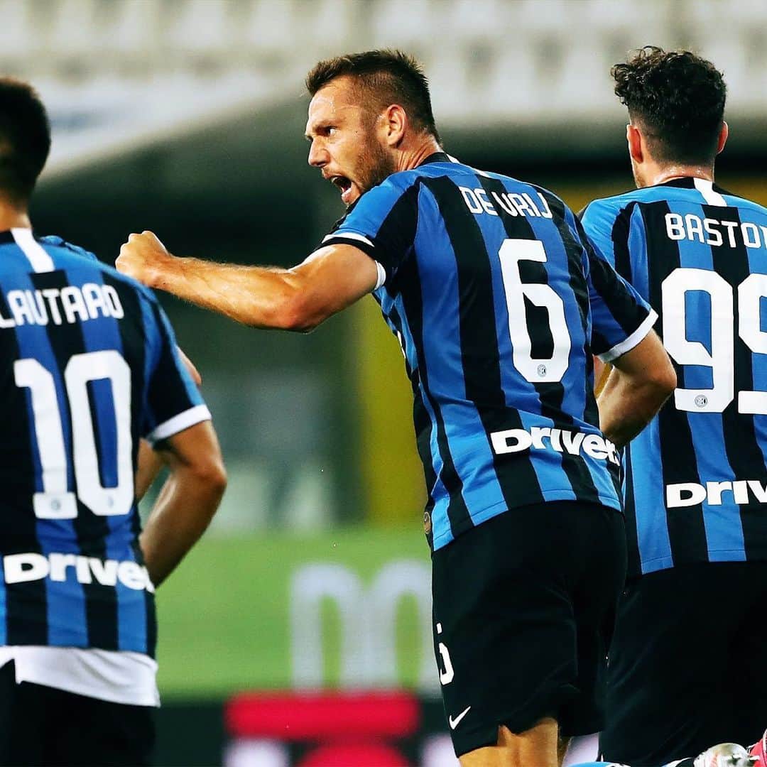 インテルナツィオナーレ・ミラノさんのインスタグラム写真 - (インテルナツィオナーレ・ミラノInstagram)「DID YOU KNOW? 👏🏼⚫️🔵 @stefandevrij has actively participated in six goals for #Inter this term (three goals, three assists). #ForzaInter #ParmaInter #DeVrij #Goal #Celebration #Football #SerieA」6月29日 19時01分 - inter