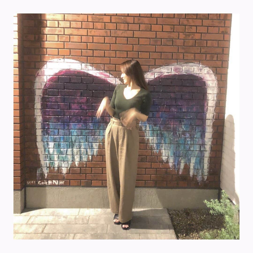 杜野まこさんのインスタグラム写真 - (杜野まこInstagram)「私　飛べますか？  #羽 #ウォールアート #横浜」6月29日 19時03分 - makomorino