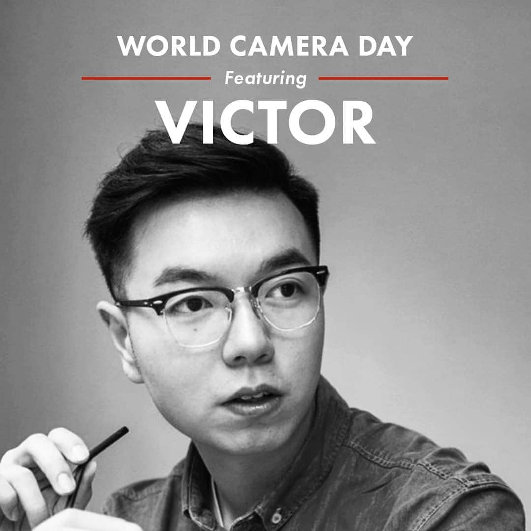 Canon Asiaのインスタグラム：「This World Camera Day 🌎, we zoom in on these Canon photographers and find out their inspirations and favourite gear. 📸 . A photographer and creative based in Hong Kong, Victor @veeceecheng is all about natural lighting, clean composition and unique perspectives with a splash of whimsy. . Gear of choice? Canon EOS R + EF 24-70mm f/2.8L II USM lens. “The body provides flexibility with the flip screen and customizable buttons for the touch bar, while the lens allows for both wide-angle and depth of field shots.“ Check out his favourite shot taken with this combo 🚕 . #worldcameraday #canonasia #hongkong #photographer #colour #composition #lens #inspiration #eosr」