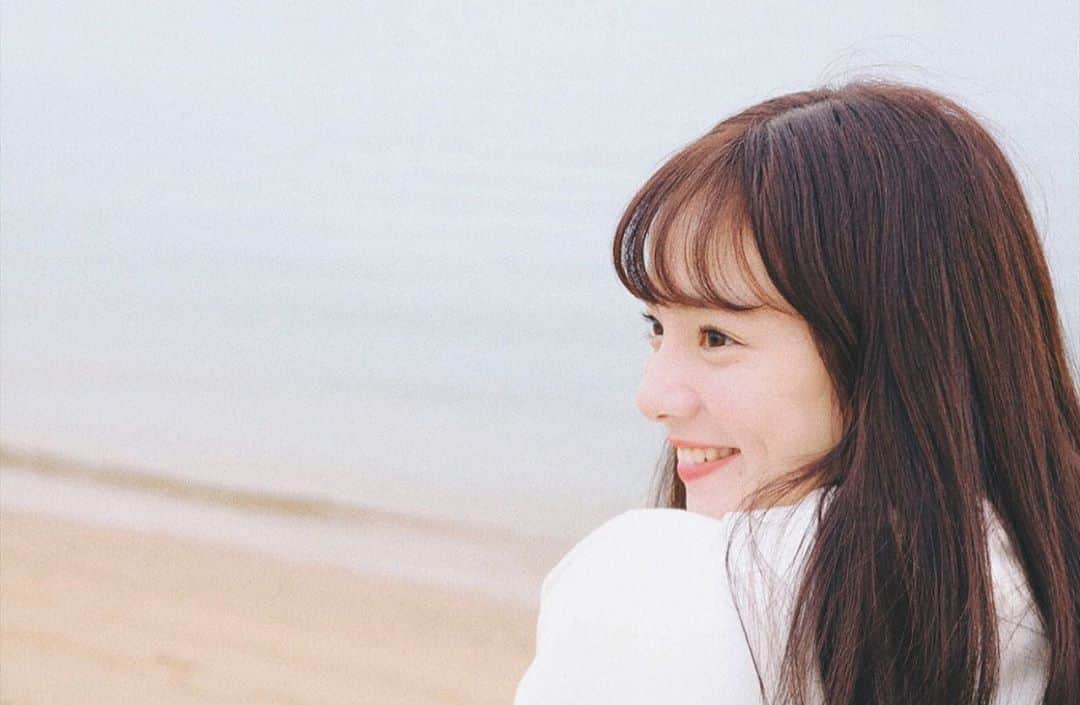のインスタグラム：「ㅤㅤ 今日も一日、 お疲れ様です☺︎ #フィルム #フィルムカメラ #フィルム写真 #写ルンです #風 #写真加工 #VSCO #A7 #海 #海辺 #浜辺」