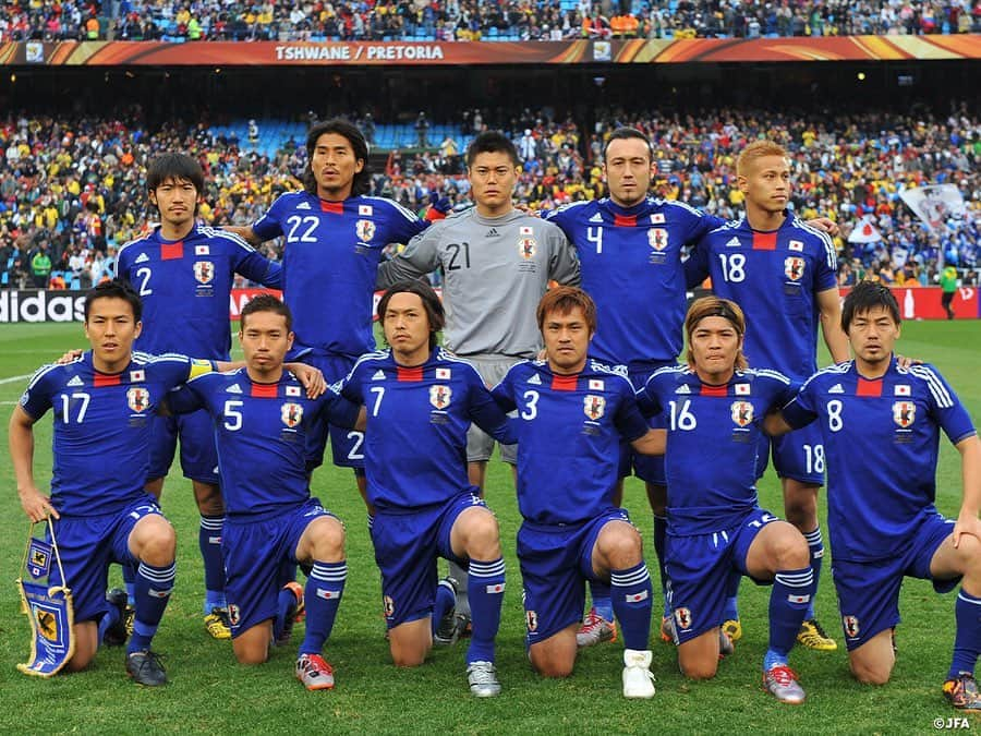 日本サッカー協会さんのインスタグラム写真 - (日本サッカー協会Instagram)「【#OnThisDay】2010.6.29🔙 ・ 2010FIFAワールドカップ 南アフリカ ラウンド16 パラグアイ 0-0 PK 5-3 #SAMURAIBLUE 📍プレトリア ・ 10年前の今日、日本は初のベスト8進出をかけてパラグアイと対戦。 120分に渡る死闘は、両者譲らず0-0のまま終了。PK戦の末に敗れ、今大会の幕が閉じた。 ・ GK #川島永嗣 FP #駒野友一 #田中マルクス闘莉王 #長友佑都 #中澤佑二 #阿部勇樹 →81' #中村憲剛 #遠藤保仁 #松井大輔 →65' #岡崎慎司 #長谷部誠 #本田圭佑 #大久保嘉人 →106' #玉田圭司 ・ #jfa #daihyo #SAMURAIBLUE」6月29日 19時06分 - japanfootballassociation