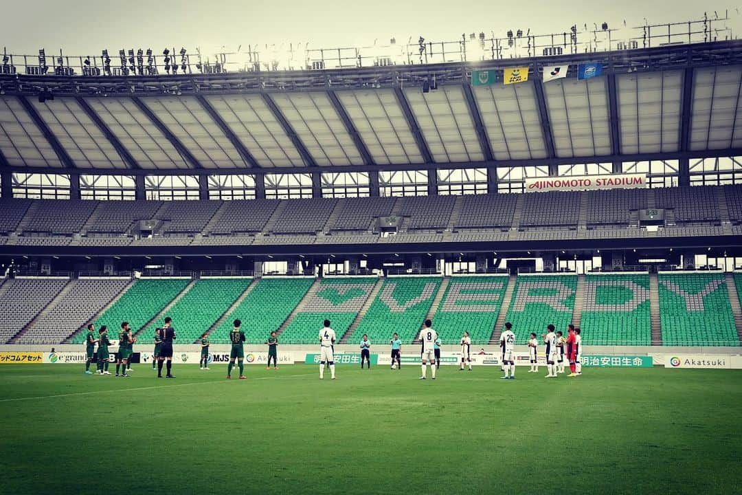 東京ヴェルディさんのインスタグラム写真 - (東京ヴェルディInstagram)「* 想像も及ばない静寂の舞台 でも気持ちは固まっていた  想いは物理的距離を越える そう信じて全力を賭すのみ 緑の凱歌が響き渡る日まで  #j2リーグ #リモートマッチ #Ｊリーグ再開 #FC町田ゼルビア #zelvia #東京ヴェルディ #ヴェルディ  #tokyoverdy #verdy #東京 #tokyo」6月29日 10時15分 - tokyo_verdy