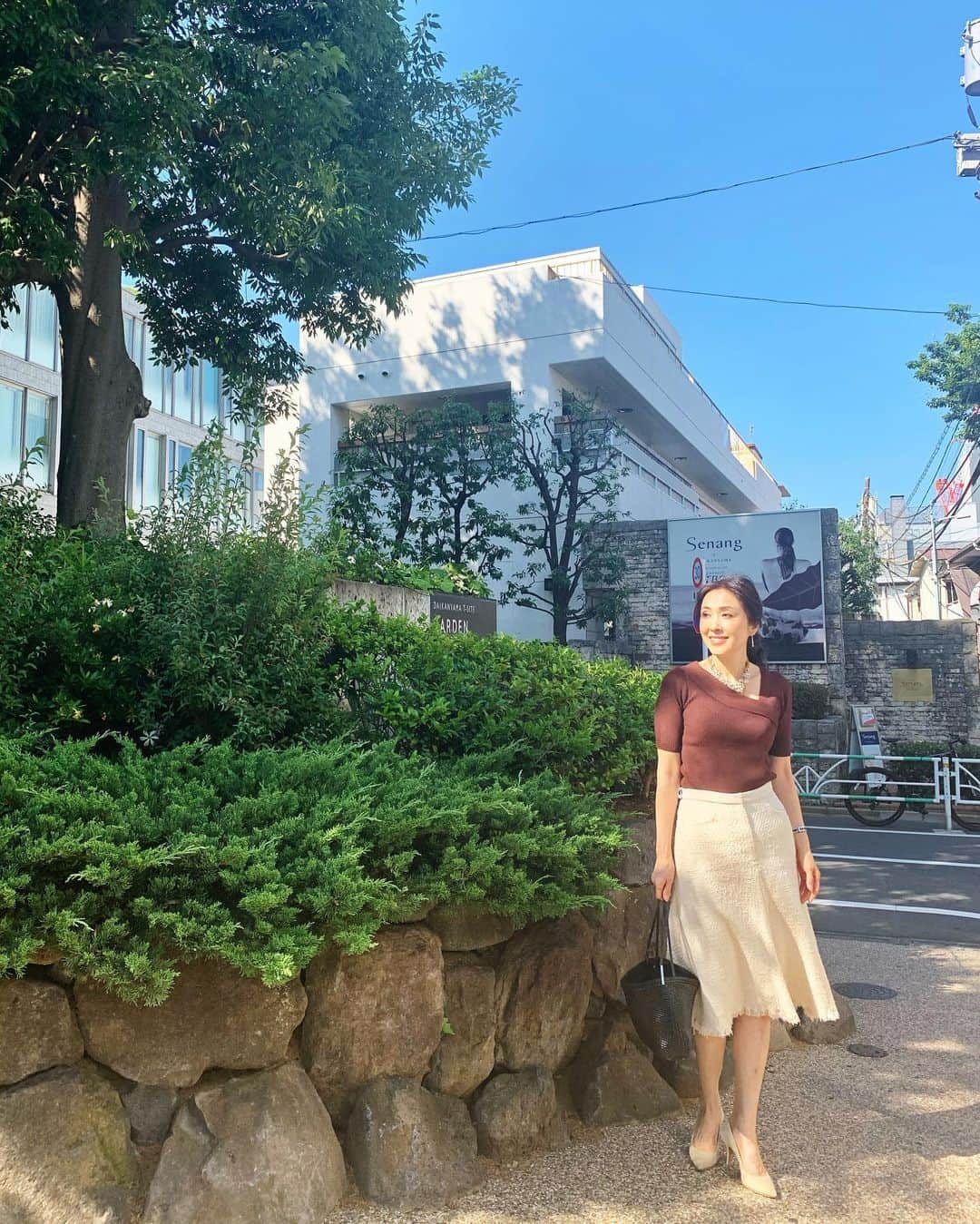 藤田陽子さんのインスタグラム写真 - (藤田陽子Instagram)「晴れた〜  I love sunny day.  @definebeautyjapan  @definebeauty @ディファインビューティ  #アラフィフ  #コスメ  #コスメ好き  #キレイ  #キレイになりたい  #アラフィフコーデ #アラフィフ女子 #大人可愛い #今日のコーデ #大人スタイル #企業女子 #スナップミー #上品コーデ #キレイめコーデ #化粧品  #instapicture  #beauty  #beautiful  #fashionblog #fashionblogger #dailylook #tokyolife」6月29日 10時16分 - yoko.fujita.official