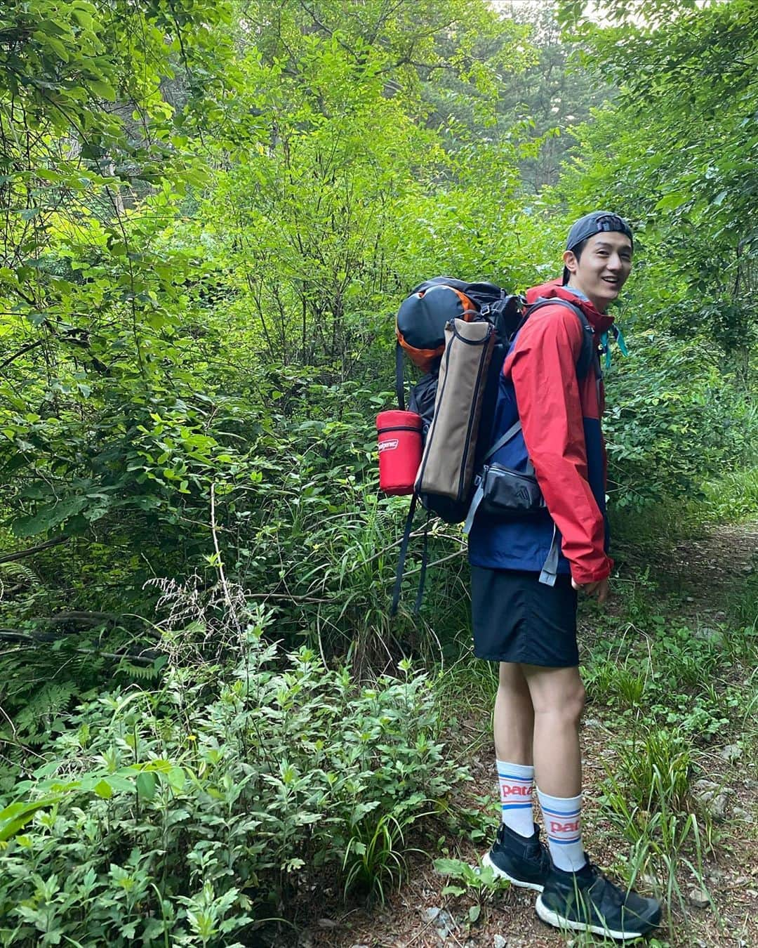 イ・ギウさんのインスタグラム写真 - (イ・ギウInstagram)「초록사이로 하얗게 불태웠다🏕 .. 아웃도어는 역시 리얼야생몸고생이야!!! #백팩킹 #야생 #오지 #탐방 #파타고니아 #풀착 #유산소운동」6月29日 10時11分 - lee_kiwoo