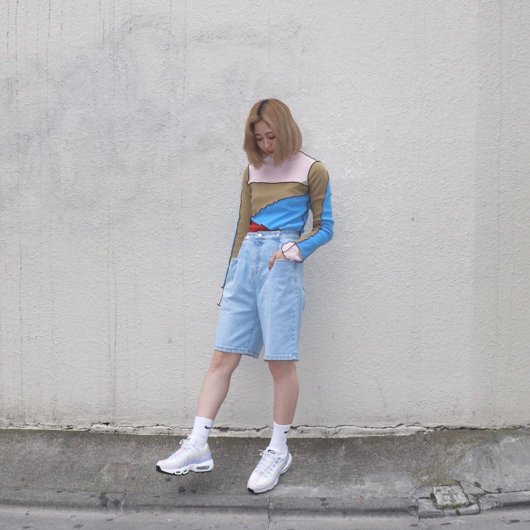 アトモスガールズ/atmos girlsさんのインスタグラム写真 - (アトモスガールズ/atmos girlsInstagram)「. W NIKE  AIR MAX 95から新色が登場✨ 夏らしいポップなカラーやパステルカラーで ウィメンズならではの配色です🌈✨ 現在、atmos pink各店、atmos-pink.comにて展開中！ . #atmos#atmospink#nike#airmax95 #アトモス#アトモスピンク#ナイキ」6月29日 10時25分 - atmos_pink_official