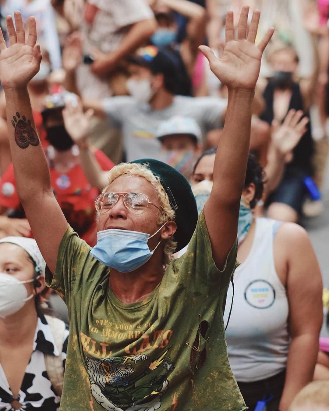 TIME Magazineさんのインスタグラム写真 - (TIME MagazineInstagram)「Scenes from the Queer Liberation March for Black Lives and Against Police Brutality in New York City on June 28. The organizers are activists who held a protest march last year as an alternative to the main Pride parade, saying it had become too corporate, the Associated Press reports. The first #Pride parades took place in the U.S. in 1970, a year after the uprising at the Stonewall Inn that many consider to be the catalyst for the modern LGBTQ liberation movement. While large gatherings are still barred in the city due to the pandemic, mass demonstrations have occurred since the police killing of George Floyd in Minneapolis in late May. Two weeks ago, thousands of people wearing white gathered for Brooklyn Liberation, a Black Trans Lives Matter rally and silent march. Read more at the link in bio. Photographs by @simbarashecha for TIME」6月29日 10時30分 - time