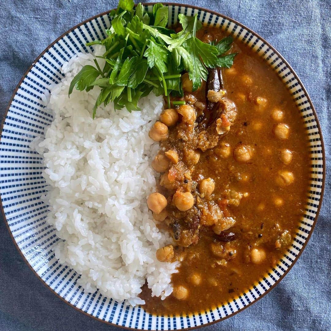 クボタマサヒコのインスタグラム：「🍛おはようございます 今日から1週間がんばりましょう〜 . ☝︎ note「小学校編」最新話更新しました ☝︎ (プロフィールリンクから読めます) . #curry #クボタ食堂 #note」