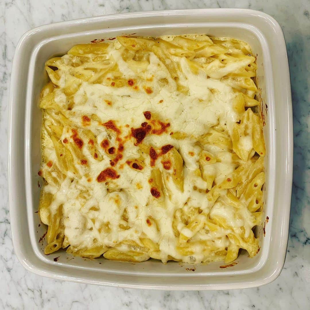 キャシー・グリフィンのインスタグラム：「Home made #macandcheese  Ready for #90dayfiance ! #foodporn」