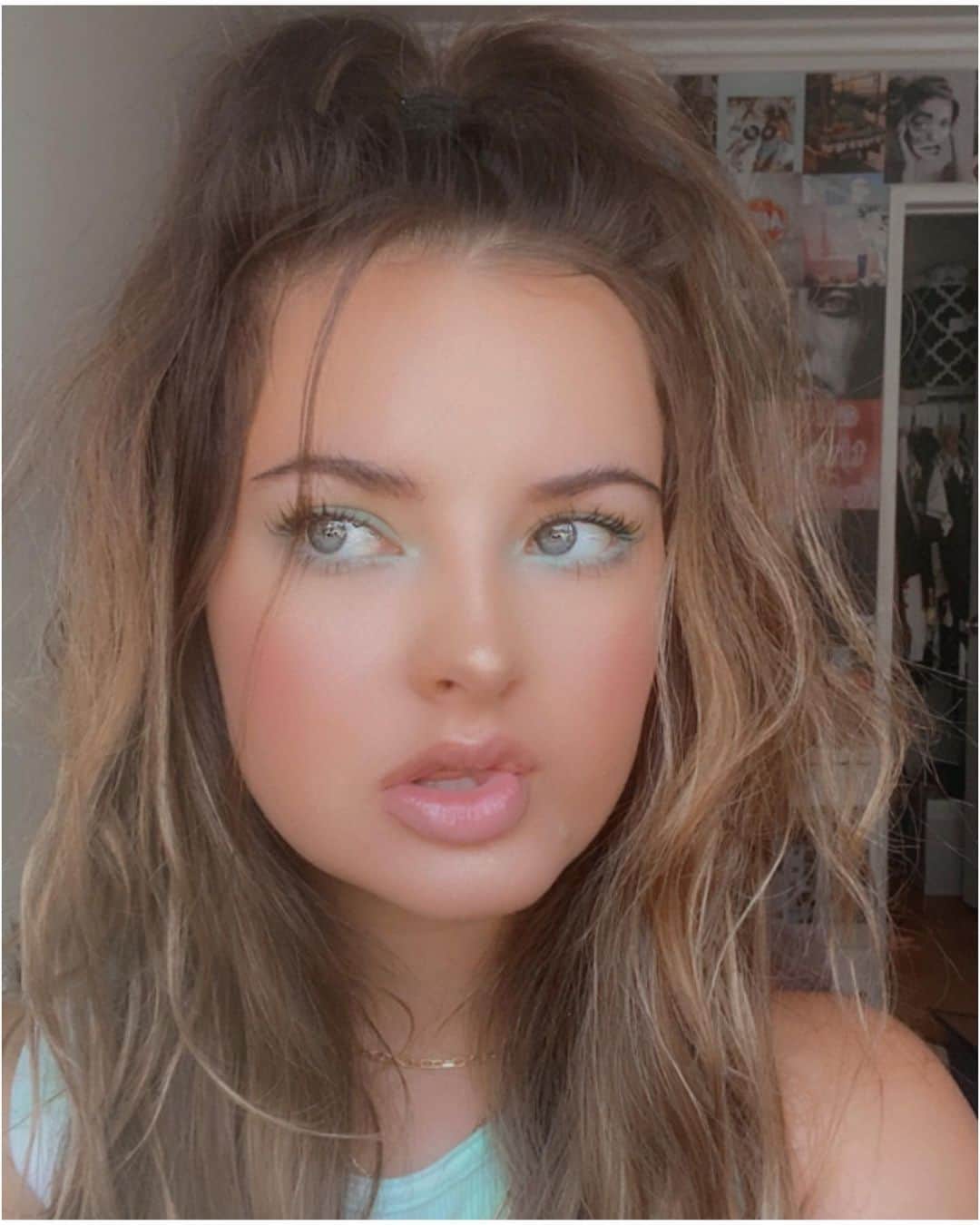 Brooke Marie Hylandのインスタグラム：「Like every other pic of me, but with a hint of green and attitude 🧩💚🌵🧚🏼🦠🔋」