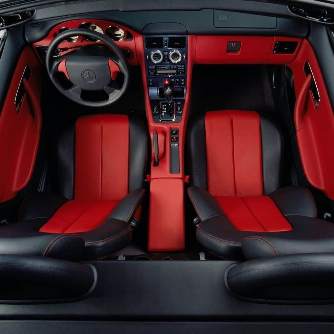 メルセデス・ベンツさんのインスタグラム写真 - (メルセデス・ベンツInstagram)「Check out the eye-catching mix of red and black in the SLK Roadster from the 170 series. Do you like it as much as we do?! via @mercedesbenzmuseum  #MBclassic #SLK #MercedesBenz #backinthedays #thebestornothing」6月29日 11時00分 - mercedesbenz