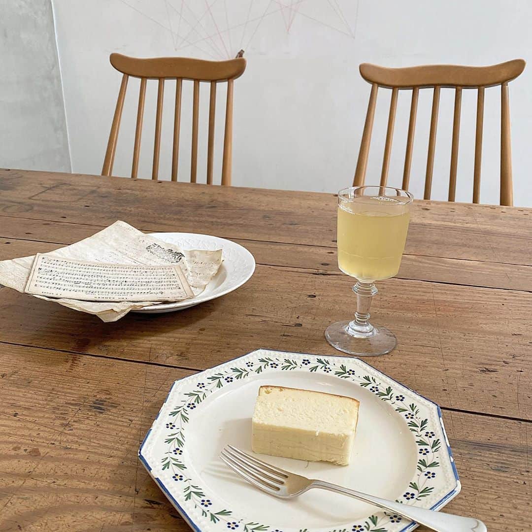 ムサシさんのインスタグラム写真 - (ムサシInstagram)「﻿ ﻿ チーズケーキはもちろん﻿ 空間も大好きなところ🎠♡﻿ ﻿ #ルプリュー#大阪カフェ」6月29日 10時58分 - ___musashi.___