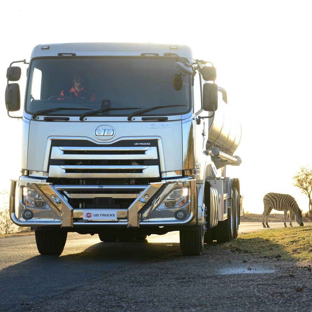 ＵＤトラックスさんのインスタグラム写真 - (ＵＤトラックスInstagram)「Quon in South Africa 南アフリカで活躍するクオン  #udtrucks #udトラックス #quon #クオン #trucker #truckerlife #truck #trucks #はたらくくるま」6月29日 11時04分 - udtrucksjp