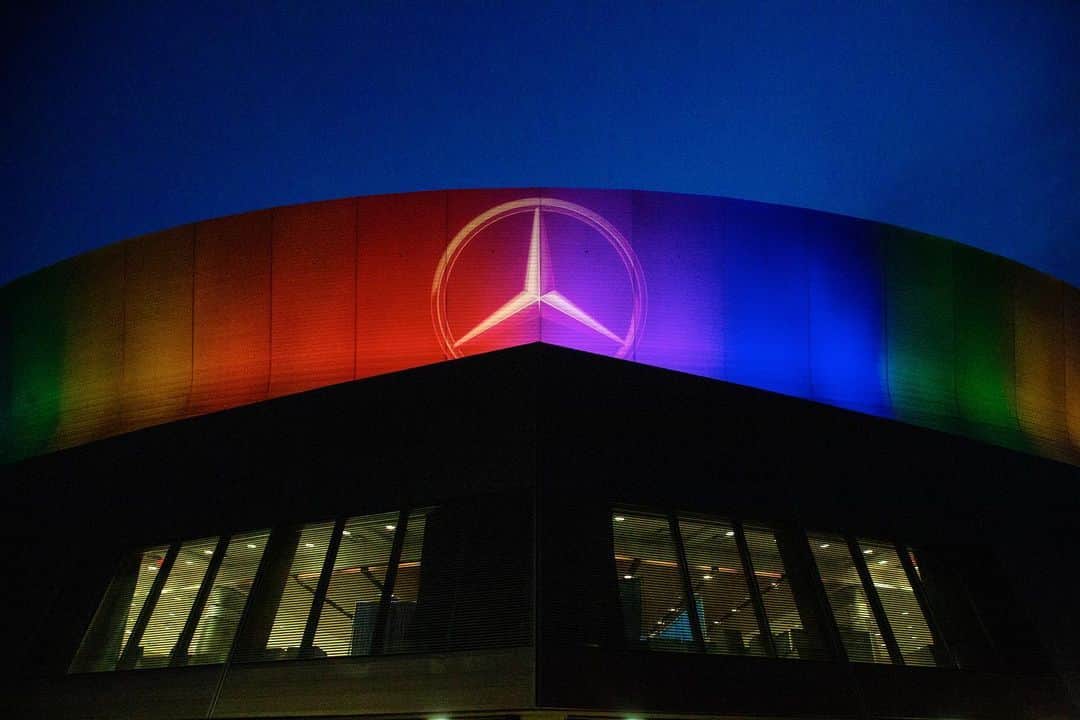 ニューオーリンズ・セインツさんのインスタグラム写真 - (ニューオーリンズ・セインツInstagram)「The Mercedes-Benz Superdome and Smoothie King Center are in #Pride colors. Today marks the 51st anniversary of the Stonewall Riots, which served as a catalyst for the gay rights movement.」6月29日 11時18分 - saints