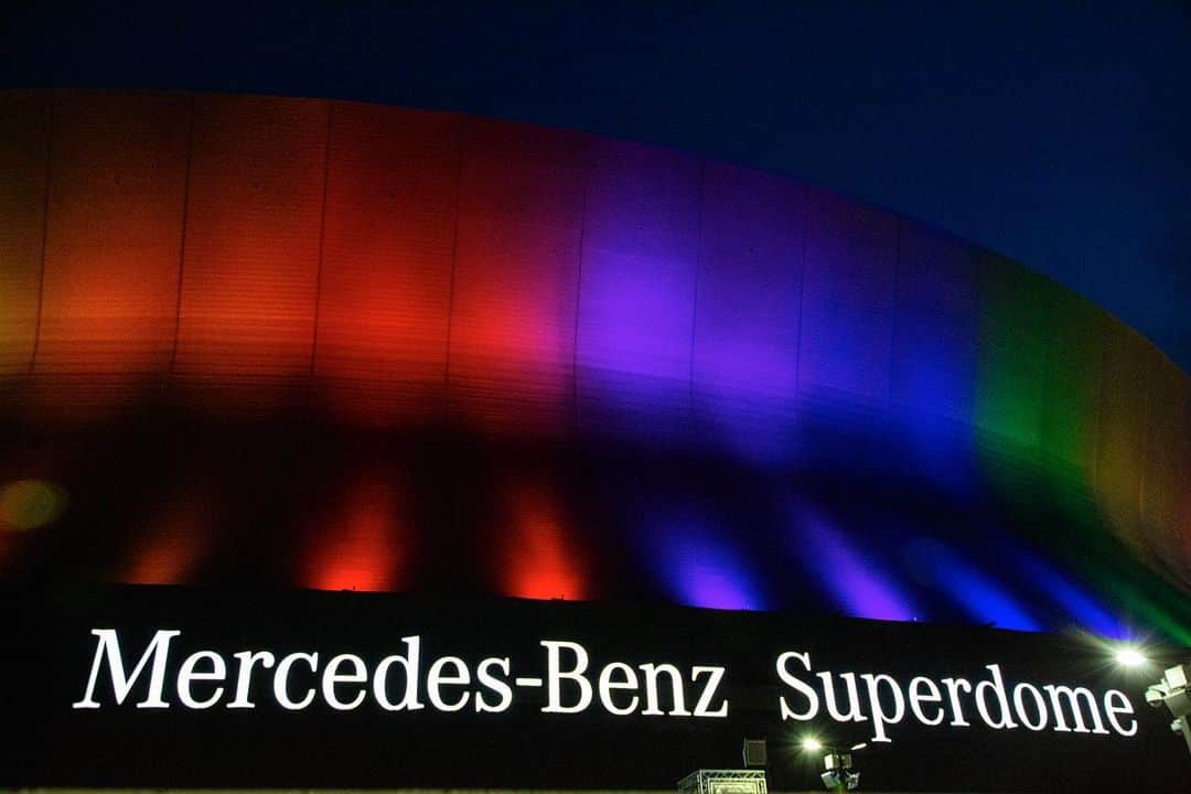 ニューオーリンズ・セインツさんのインスタグラム写真 - (ニューオーリンズ・セインツInstagram)「The Mercedes-Benz Superdome and Smoothie King Center are in #Pride colors. Today marks the 51st anniversary of the Stonewall Riots, which served as a catalyst for the gay rights movement.」6月29日 11時18分 - saints