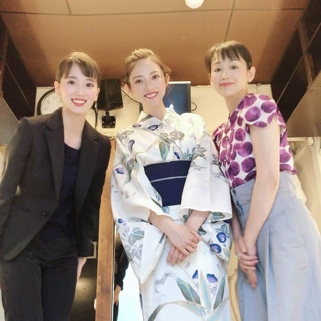 福田ゆみさんのインスタグラム写真 - (福田ゆみInstagram)「「二人の文化祭」無事、千秋楽を迎えました。 本来であれば「更地１６」を上演している予定でしたが、コロナの影響で演目を変更し３日間に縮小してお届けさせて頂きました。 当日のお客様のお言葉や笑い声を聞いていると、本当に今回上演する事が出来て本当に良かったな。と心から思いました。 １歩前に進めた事、参加できた事に感謝です。 「更地１６」は来年にあります。 また、劇場でお会い出来るのを楽しみにいしていますね。 劇場まで足を運んでくださった皆様、 動画配信で観てくださった皆様、いつも応援してくださってる皆様。 本当にどうもありがとうございました。 #二人の文化祭  #更地  #スズナリ  #劇場  #浴衣  #山口良一  #大森ヒロシ  #中原果南  #横山清崇  #佐久間哲 #福田ユミ #今拓哉  #依里  #更地  #スズナリ  #下北沢  #舞台  #劇場　#オオタスセリ #ラサール石井  #渡辺正行  #千葉和臣 （#海援隊 ) #芋洗坂係長」6月29日 11時38分 - yumifukuda0511