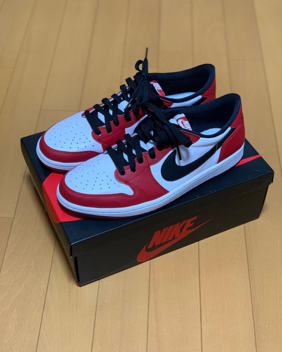 岩本煌史さんのインスタグラム写真 - (岩本煌史Instagram)「got new kicks!! NIKE AIR JORDAN 1 RETRO LOW OG “CHICAGO”  #nike #ナイキ #airjordan #airjordan1 #airjordan1low #エアジョーダン #chicago #シカゴ #aj1lowchicago #国内未発売 #国内未発売モデル #worm #wormtokyo #prowrestler #プロレスラー #prowrestling #プロレス #ajpw #全日本プロレス #三重県 #桑名市 #出身 #岩本煌史 #sneaker #スニーカー #スニーカー大好き #足元倶楽部 #キモ撮り#スニーカーヘッズ #イワモトヘッズ」6月29日 11時40分 - koji_iwamoto