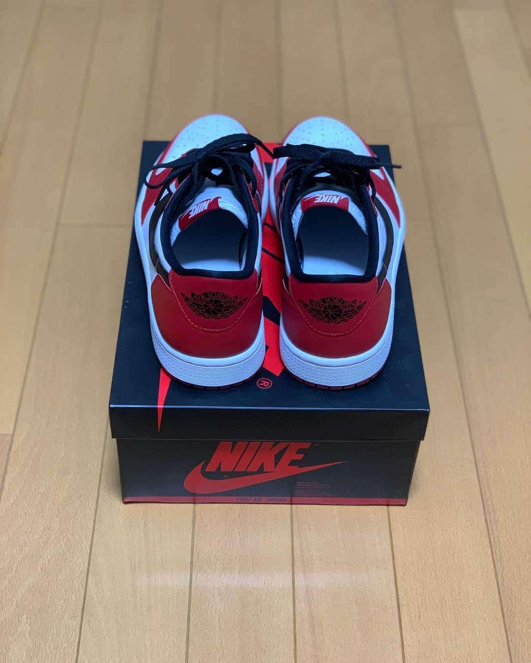 岩本煌史さんのインスタグラム写真 - (岩本煌史Instagram)「got new kicks!! NIKE AIR JORDAN 1 RETRO LOW OG “CHICAGO”  #nike #ナイキ #airjordan #airjordan1 #airjordan1low #エアジョーダン #chicago #シカゴ #aj1lowchicago #国内未発売 #国内未発売モデル #worm #wormtokyo #prowrestler #プロレスラー #prowrestling #プロレス #ajpw #全日本プロレス #三重県 #桑名市 #出身 #岩本煌史 #sneaker #スニーカー #スニーカー大好き #足元倶楽部 #キモ撮り#スニーカーヘッズ #イワモトヘッズ」6月29日 11時40分 - koji_iwamoto