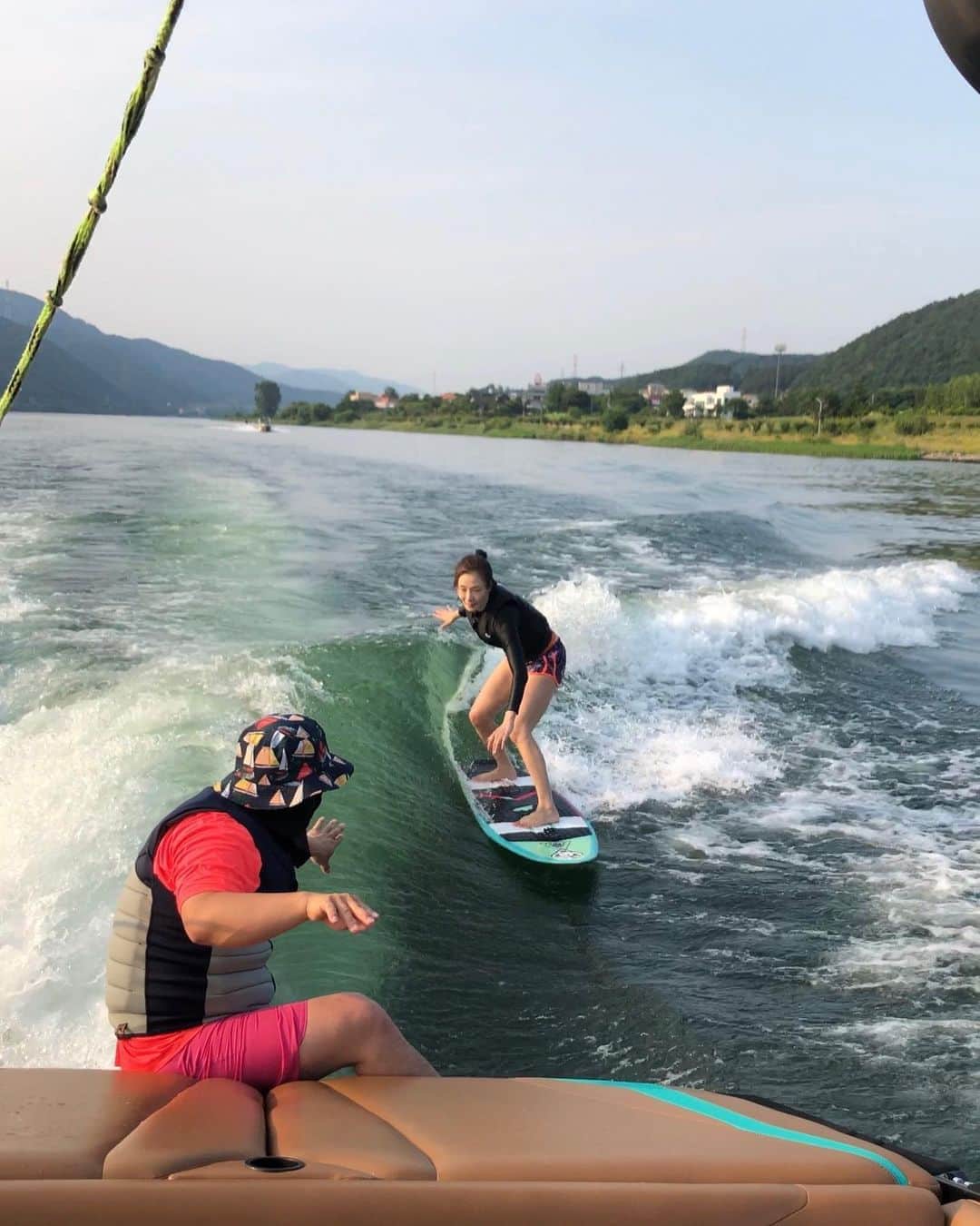 パク・ヒョジュのインスタグラム：「가즈아🏄🏾‍♀️ . . #평화수상스키장#평화수상레저#양수리빠지#웨이크서핑#김대장의웨이크서핑#양종화코치님#양코치#NXT22#엑시스T23」