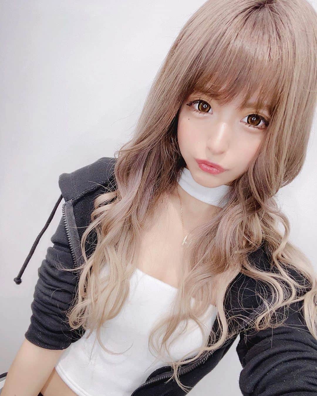 アンジェリカのインスタグラム：「❤︎ . 今日からまた東京中央外科渋谷院でGLP-1ダイエット始めるよｯ♡🥱 @tcbshibuya  少しの期間やってなかったんだけど凄いやると やらないとじゃ食欲も変わってくるから(笑) 頑張るよ♡♡♡ .  いつも富田先生に施術して頂いてますｯ  @tcbtomita ❤︎ . #ダイエットならtcb東京中央美容外科 #東京中央美容外科 #美容外科 #渋谷 #東京中央美容外科 #ダイエット #ダイエットマスタートミタ #りぃのダイエット #tcb式ドクターズダイエット #glp1ダイエット#富田莉沙子 #pr」