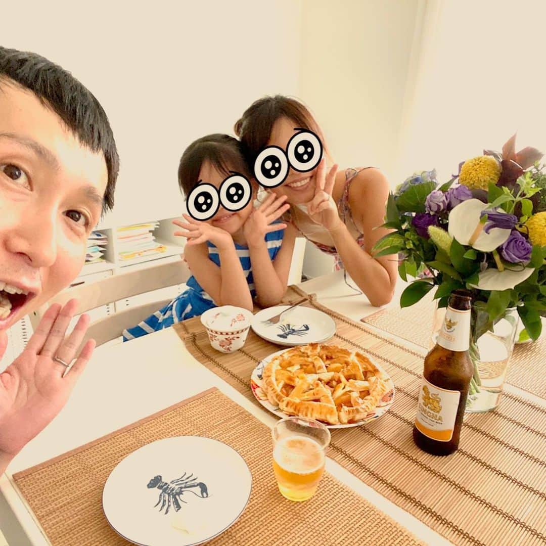 山根良顕さんのインスタグラム写真 - (山根良顕Instagram)「ママの誕生日だったので娘とアップルパイ作って焼いてみました！ ママも喜んでくれたので良かった！」6月29日 12時00分 - ungirls_yamane