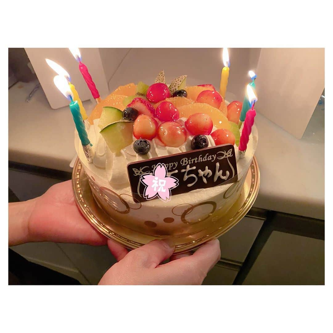 辻希美さんのインスタグラム写真 - (辻希美Instagram)「昨日は大好きなママ友のお誕生日をお祝いしたよ🎂💕 #ママ友 #お誕生日 #お祝い #年齢は内緒🤫笑 #大好きな友達 #❤️ #おめでとう #🎂💕💕」6月29日 12時20分 - tsujinozomi_official