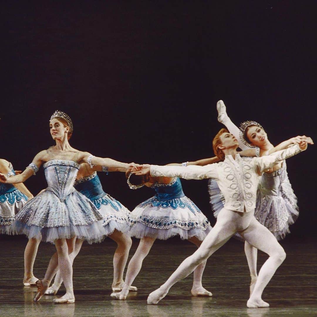 加治屋百合子さんのインスタグラム写真 - (加治屋百合子Instagram)「・ 15years ago...such a baby😆 With @malakhov._  and #marianbutler ♥️ “Ballet Imperial” at the Met with @abtofficial ・ ・ 15年前の懐かしい一枚😆 マラーホフ＆マリアンと♥️ ABT、メット公演「バレエ・インペリアル」より ・ ・ #ballet #ballerina #balletdancer #dancers #memories #japanese #asian #バレエ　#バレリーナ　#思い出 #懐かしい」6月29日 12時21分 - yuriko_kajiya