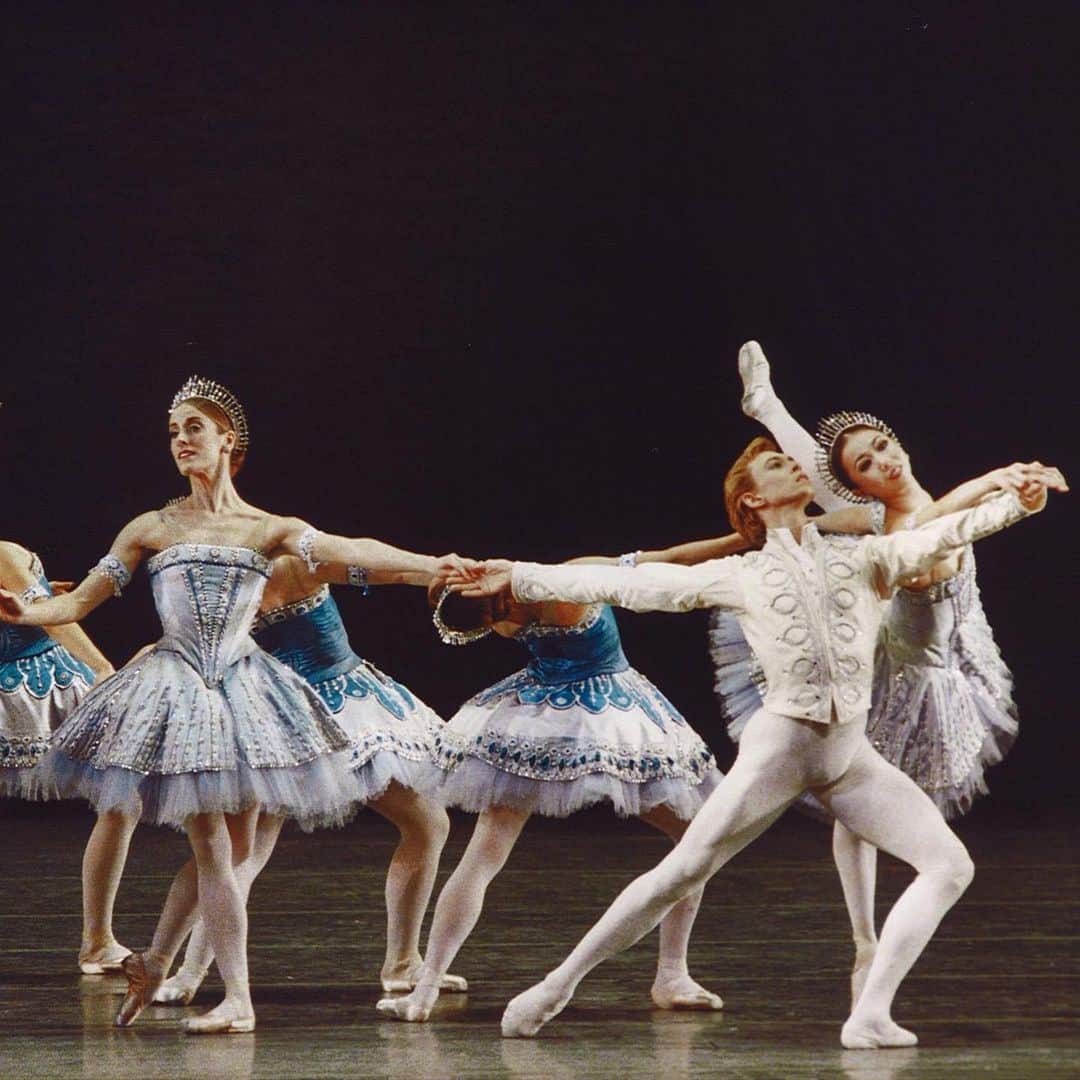 のインスタグラム：「・ 15years ago...such a baby😆 With @malakhov._  and #marianbutler ♥️ “Ballet Imperial” at the Met with @abtofficial ・ ・ 15年前の懐かしい一枚😆 マラーホフ＆マリアンと♥️ ABT、メット公演「バレエ・インペリアル」より ・ ・ #ballet #ballerina #balletdancer #dancers #memories #japanese #asian #バレエ　#バレリーナ　#思い出 #懐かしい」