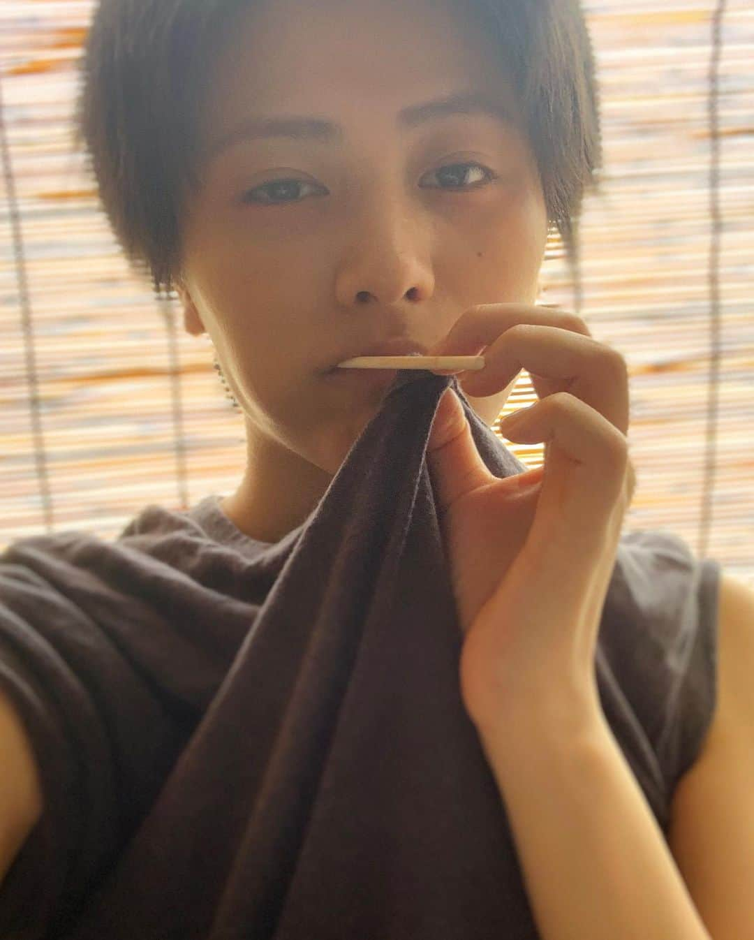 春川芽生さんのインスタグラム写真 - (春川芽生Instagram)「夏休み、宿題教えてくれるんかと思ったら 平気で丸写ししてくる家近いアイツ。 やりました。笑 . #いた？？？？？ #みんなの周りにいた？？？ #多分おかんにスイカ持たされて来た🍉 #音楽の山ちゃん先生の悪口ずっと言ってる #さんざっぱら言ったら寝よる  #はよ写せィ . #夏」6月29日 12時36分 - meiku_harukawa