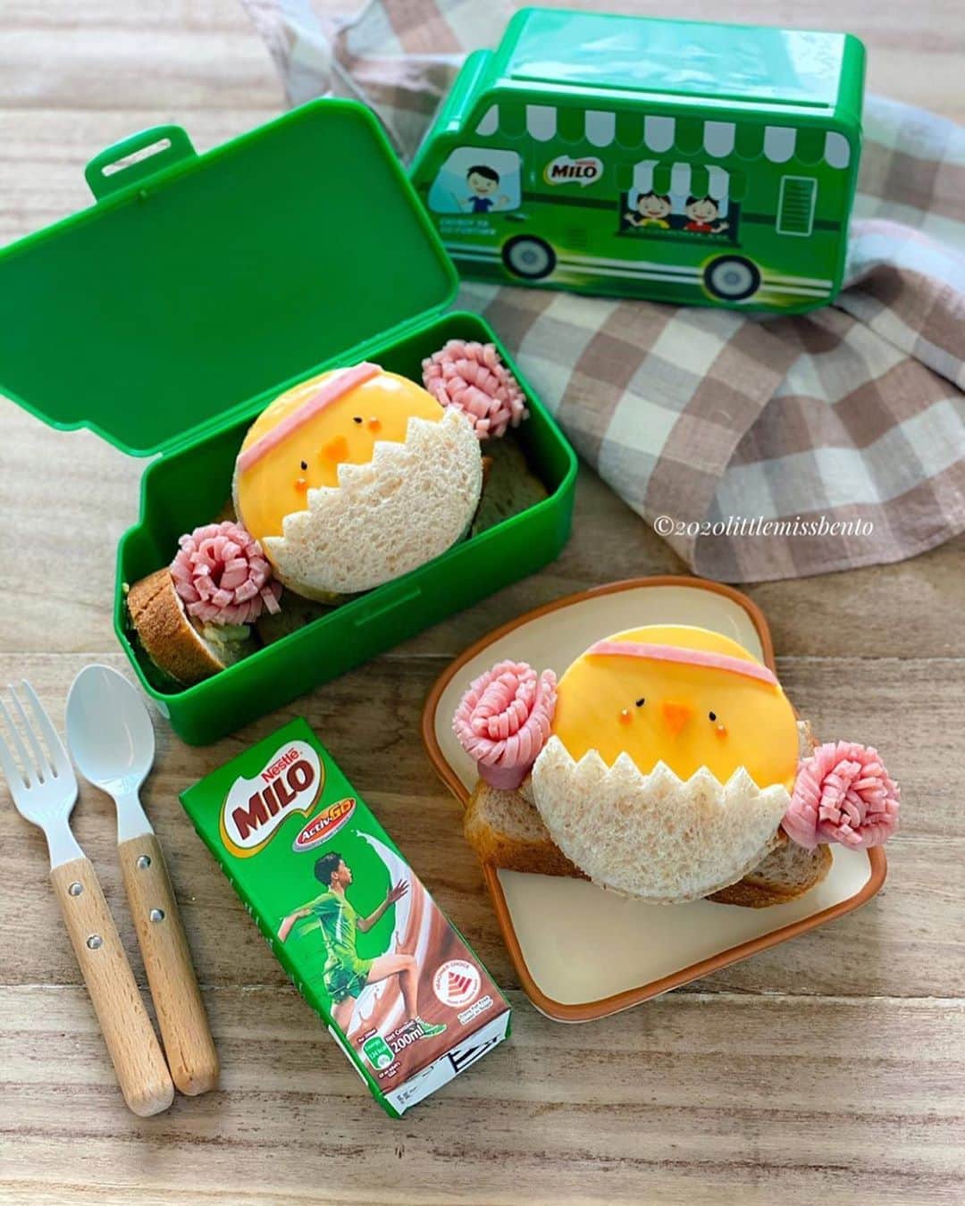 Little Miss Bento・Shirley シャリーさんのインスタグラム写真 - (Little Miss Bento・Shirley シャリーInstagram)「Had such a blast at the Breakfast with MILO Zoom session last Saturday. We made a quick & nutritious breakfast bento together with myself and special guest @iamjamieyeo.  This breakfast recipe is great for busy parents and perfect to pair with MILO to give your children the energy to go further as they go about their school day. @milosingapore  Here is how you can also make the📣🐣 Cheerleader Chick Sandwich Bento Ingredients needed - 2 slices wholemeal bread - 1 hard boiled egg - Low fat mayo / or mildly sweet greek yogurt - Pepper , salt - Carrot 1 slice - Black sesame seeds - Slice cheddar cheese - Sliced ham (halal ham can be used). - Ketchup or chili sauce (optional) - Packet MILO  Steps: - Half one of the bread slices - Using a cup, cut a circle piece and a semi circle piece of wholemeal bread - Using scissors, trim and cut the semi circle into egg shell jagged edges - Using the cup, cut the slice cheddar cheese and place over the circle piece of bread - trim and cut carrot for chick’s beak - Trim a strip of ham for the exercise headband - half the remaining ham, make small cuts along the the center of the ham and roll up to create the pom-poms - Dice up any remaining carrots, ham bits and mix together with the mashed egg mixture. Season with salt and pepper , add in Greek yogurt or low fat mayo as desired - Place the uncut half slice of wholemeal bread as the base - scoop the mashed egg mixture and arrange the leftover bits of the bread on top, or at the side of the bento box - Arrange the final layer of chick design on top. - Add black sesame seeds for the eyes and place the ham pom-poms at the side - Dab some tomato sauce for blush (optional step) - Enjoy this wholesome fun breakfast with a packet of nutritious MILO #BreakfastwithMILO #PacktoSchool #EnergyToGoFurther」6月29日 12時53分 - littlemissbento