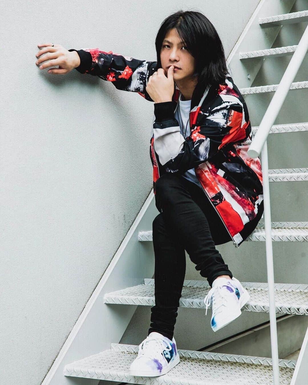 滝口大樹のインスタグラム：「@daiki_bass5 × @cilandsia___official  collaboration sneaker  photographer:@yamada_mphot #感覚ピエロ #CILANDSIA #collaboration #sneaker #スニーカー #コラボ #グッズ」