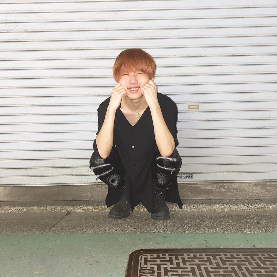 川端誠生のインスタグラム：「今日のファッションコーデ！！ 全身黒やでwwどうかな？？ #ファッション #オシャレ #コーディネート #全身 #服 #原宿 #渋谷 #東京 #メンズコーデ #メンズファッション #オカマ #新大久保」