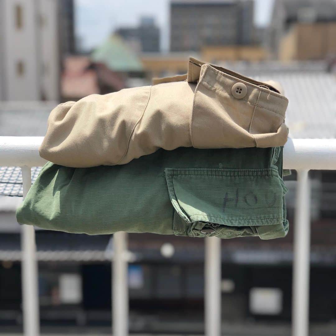 原宿シカゴさんのインスタグラム写真 - (原宿シカゴInstagram)「. 原宿シカゴ京都店. . メンズにオススメアイテム✨ . casual cargo pants. . . 店頭にはカジュアルブランドからミリタリーまで取り揃えています💥. . 御来店お待ちしております. . #usedclothing#used#vintage#instafashion#ootd#harajukuchicago#kyoto#japan#instagood#mensstyle #cargopants#summerpants#military#militaryfashion #ストリートスナップ #古着屋#京都#京都古着#古着女子#河原町#古着コーデ#メンズパンツ#カーゴパンツ#ミリタリー#ミリタリーアイテム」6月29日 14時47分 - harajukuchicago_official