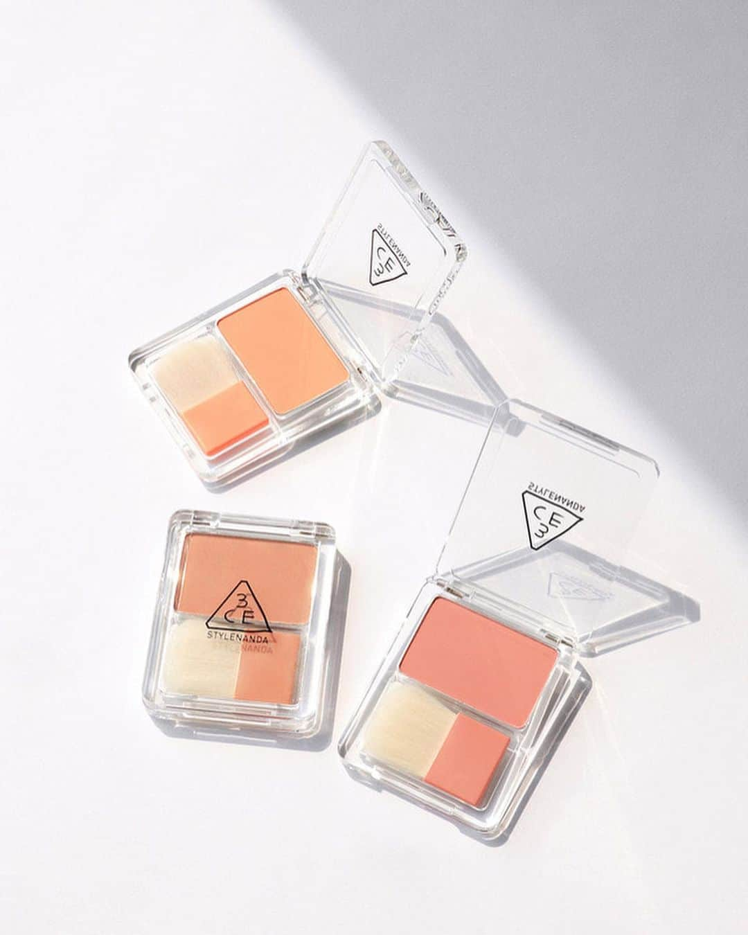 3CE Official Instagramさんのインスタグラム写真 - (3CE Official InstagramInstagram)「3CE CLEAR LAYER EDITION 3CE BLUSH BLUSHER 손끝에서 느껴지는 부드러운 터치감으로 자연스럽게 피부를 물들이는 싱글 블러셔✨ - Single blusher of charming soft touch feeling✨ #3CE #3CECLEARLAYER #3CECLEARLAYEREDITION #3CEBLUSHBLUSHER」6月29日 14時45分 - 3ce_official