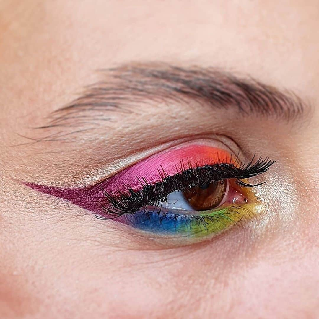 M•A•C Cosmetics Franceさんのインスタグラム写真 - (M•A•C Cosmetics FranceInstagram)「M•A•C - PRIDE 🌈 Célébrons les derniers jours du Pride Month ! Notre makeup artist @aurelymakeup a reproduit un makeup Pride avec notre palette "It's Designer" 😍 Alors, vous êtes prêts à tester ? 😜  Produits utilisés : Palette "It's Designer" , Crayon Chromagraphic "hi Def Cyan" & "Basic Red" Crédit : @aurelymakeup  #MACCosmetics #MACCosmeticsFrance #MACPride #MACPride2020 #Pride #PrideMakeup #Pride2020 #MACLovesPride.」6月29日 15時00分 - maccosmeticsfrance